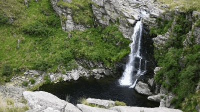 La impactante cascada "escondida" que pocos conocen y parece de otro mundo