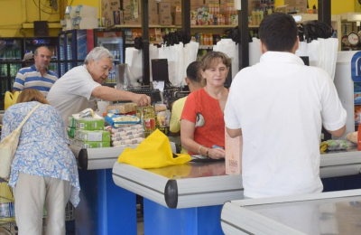 Los precios se remarcan y la gente, indignada con el gobierno saliente