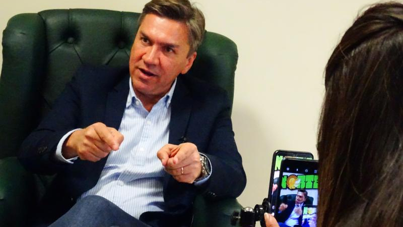 Hubo dudas pero Zdero garantizó el pago del aguinaldo a los estatales