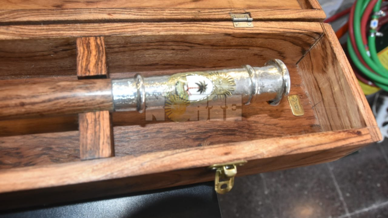 El bastón de mando de Zdero es de la misma madera del que usará Milei