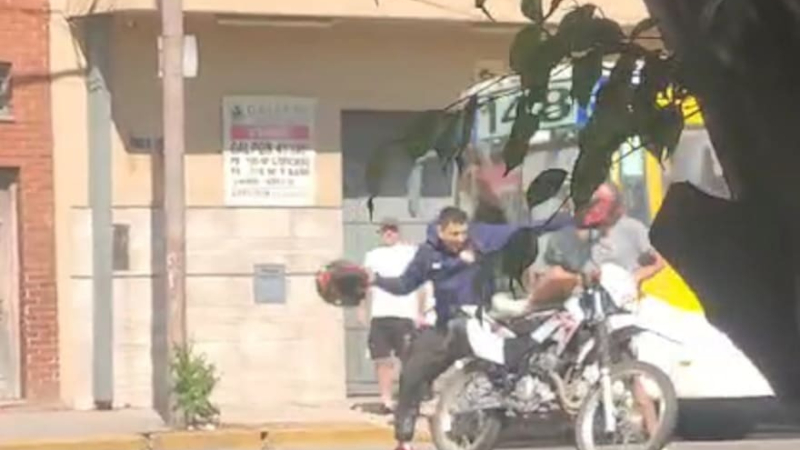 Quiso evitar que le robaran la moto y lo mataron de un tiro a quemarropas