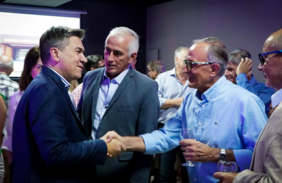 El gobernador acompañó la cena aniversario de Apymec