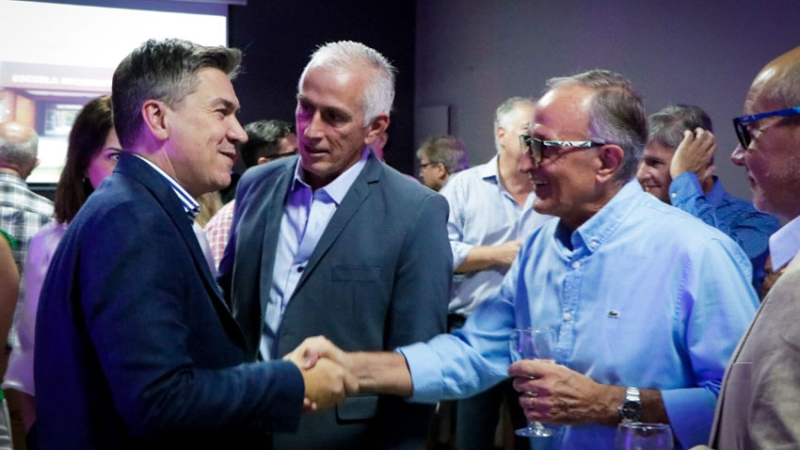 El gobernador acompañó la cena aniversario de Apymec
