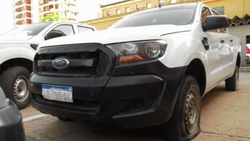 Vehículos oficiales: hay muchos arruinados y se dieron varios de ellos a piqueteros