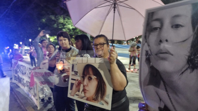 Gloria Romero encabezó una manifestación en contra de la revinculación del "clan Sena"