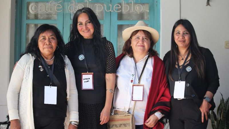 Womek, la historia de un proyecto de mujeres campesinas e indígenas que entreteje sabiduría, tradición y arte