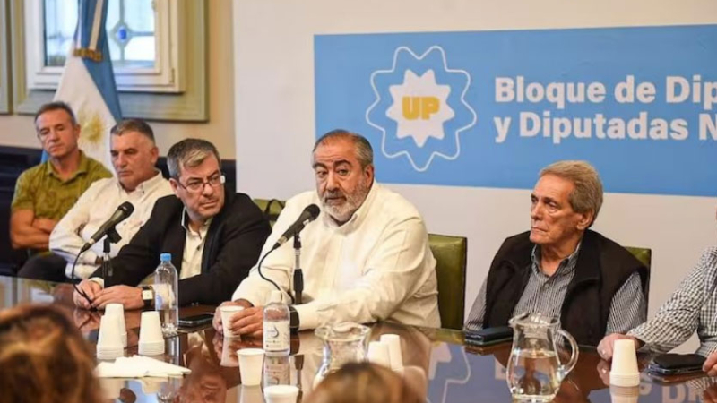 Los senadores peronistas recibieron a las dos centrales obreras