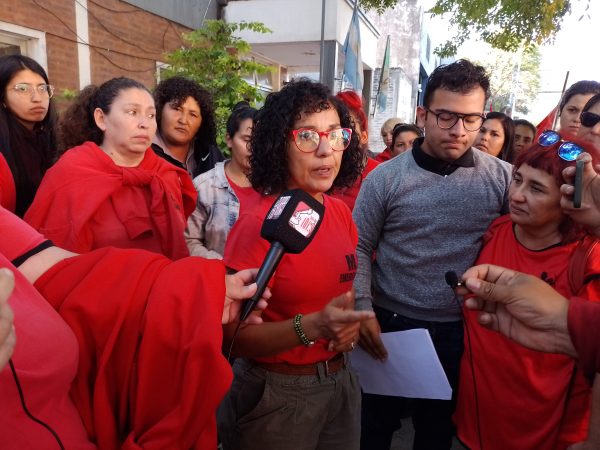 César Sena se retira luego de prestar declaración en la comisaria tercera de resistencia. 08-06-23. Fabián Maldonado/NORTE.