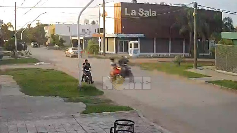 Motochorros casi matan a una mujer y su hijo en un salvaje ataque