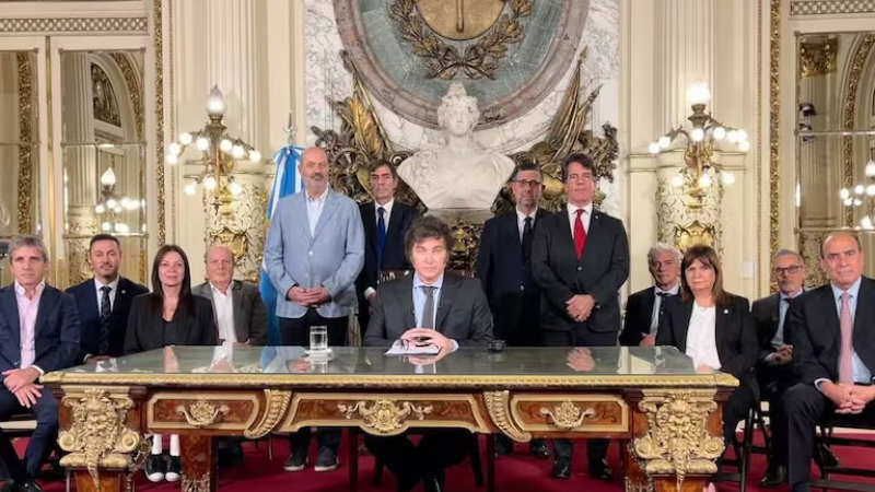 Una encuesta muestra que el decreto presidencial no fue bien recibido