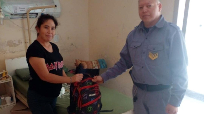 Detienen a un hombre que robó la mochila de una nena internada