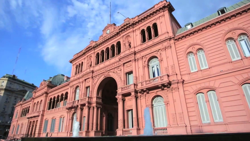 El Gobierno deroga 69 normas para "fortalecer la competencia y mejorar el comercio"