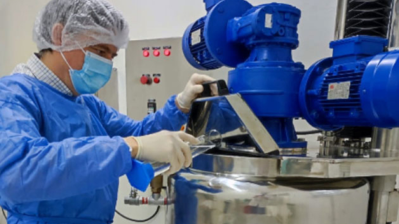 El laboratorio de la Uncaus elabora 1500 unidades diarias de repelente