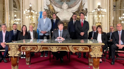 El 70 % del mega DNU del presidente está judicializado: el detalle de cada una de las demandas