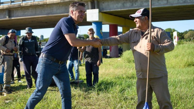 El gobernador verificó tareas de limpieza y desmalezamiento