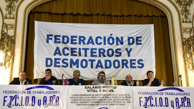 Trabajadores aceiteros logran un salario básico de un millón de pesos