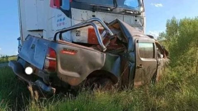 Un camión arrolló a una camioneta y murieron sus dos ocupantes