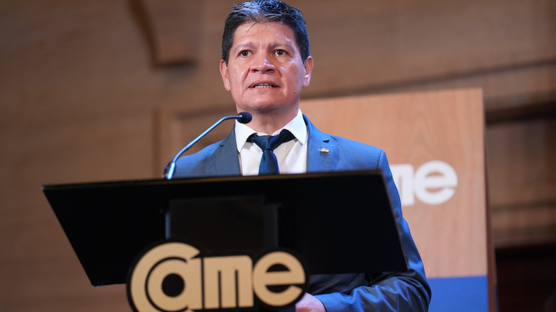 El chaqueño Alfredo González viaja a Italia junto a la comitiva presidencial 