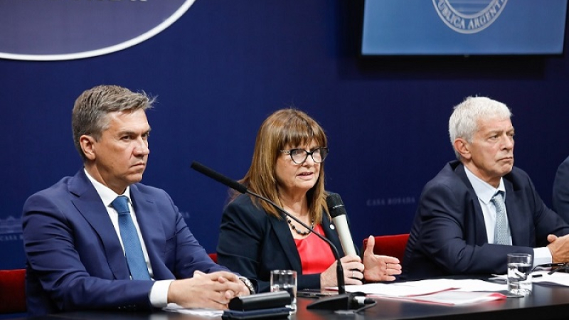 Patricia Bullrich: "El Gobierno tiene una sola decisión: no más intermediarios de planes sociales"