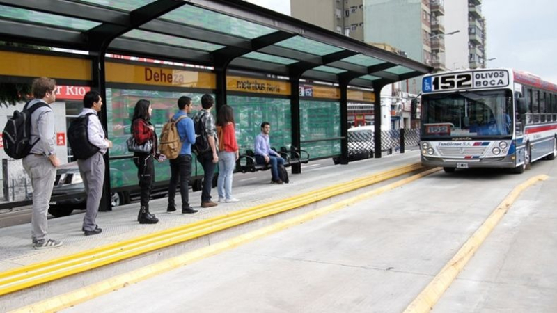 Hubo acuerdo y no habrá paro de colectivos
