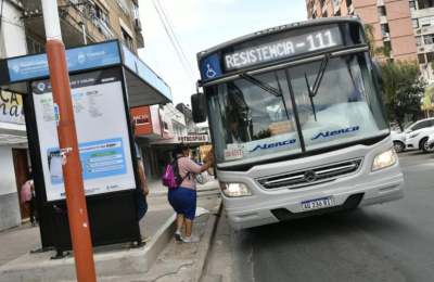 Volvieron a circular los colectivos: gobierno y empresas buscan salida al conflicto