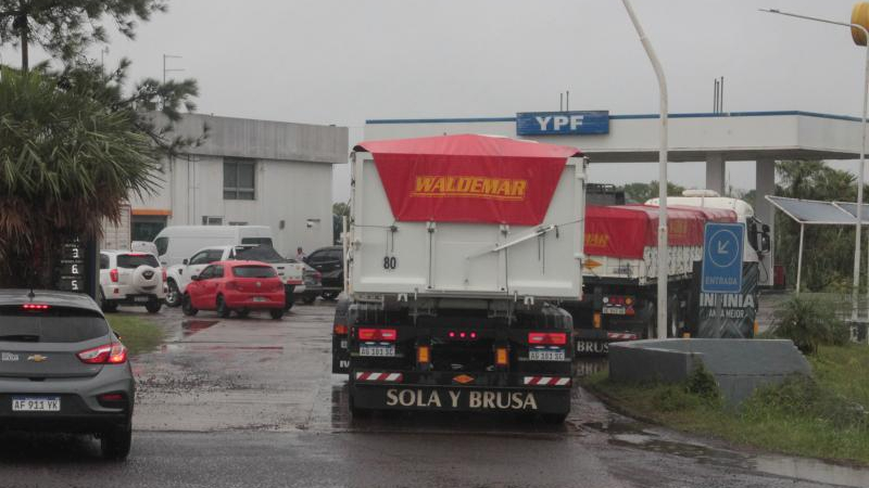 Con el consumo en caída libre, este viernes aumentan los combustibles