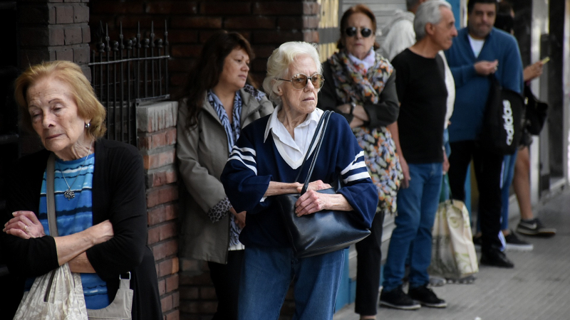 Las jubilaciones perdieron hasta 47 % de su poder de compra en un año