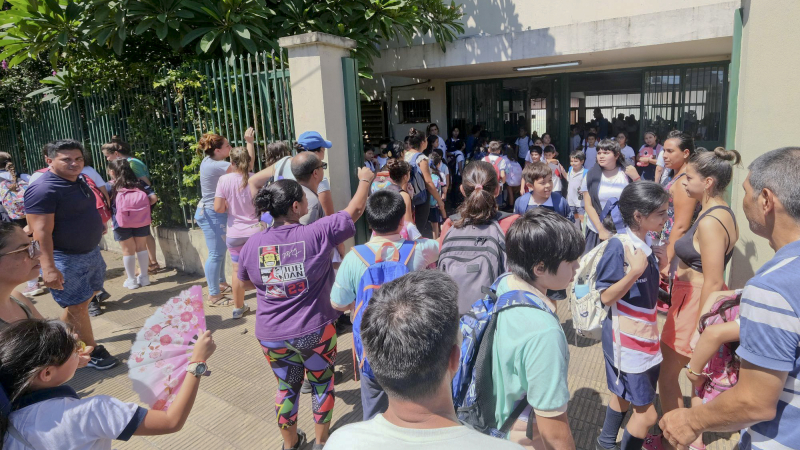 Educación autorizó que, de ser necesario, se dispusiera la suspensión de clases presenciales