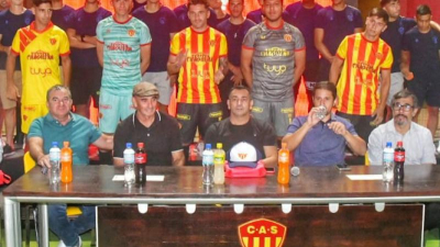 Sarmiento presentó su nueva indumentaria para el Federal A