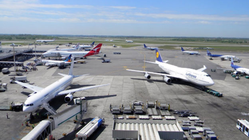 Ocho detenidos por traficar cocaína en bodegas de aviones con destino a Europa