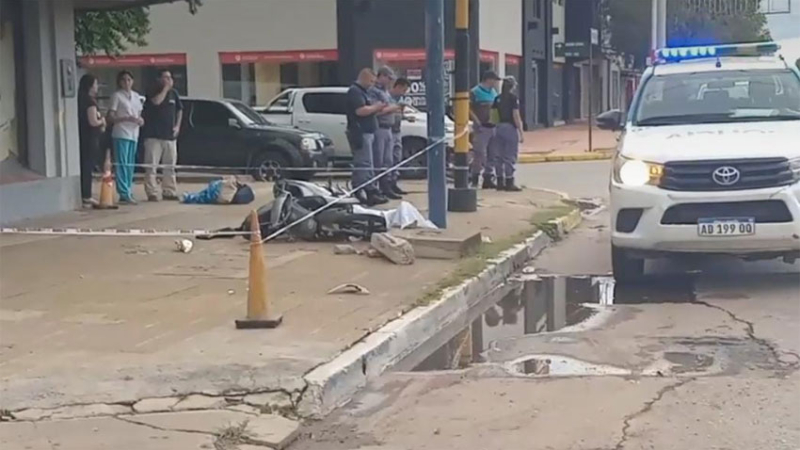 Sufrió un robo, persiguió al ladrón y se cayó de la motocicleta