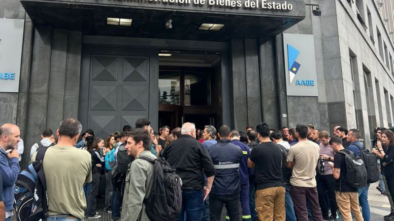 Despidos masivos en todas las líneas y reducción de frecuencias