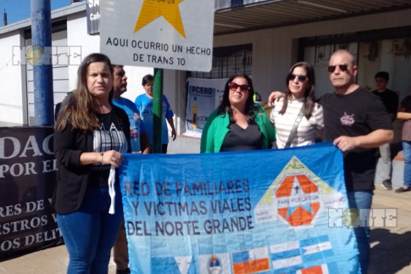Un cartel en memoria de Carla Retamozo