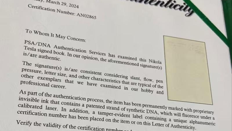 Intentó ingresar sin declarar un valioso libro con la firma auténtica de Tesla