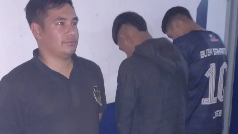 Intentaron huir de la policía y los atraparon