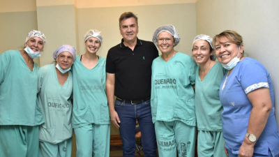 Día del Trabajador: el gobernador visitó el Pediátrico para saludar a su personal