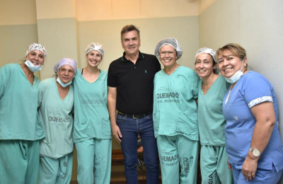 Día del Trabajador: el gobernador visitó el Pediátrico para saludar a su personal