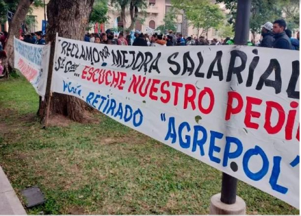 reclamo salarial polis ctes.JPG