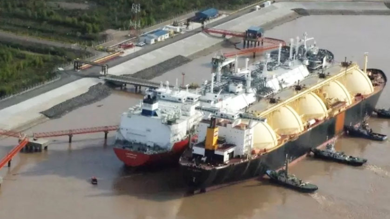 Demora en la descarga de un barco deja al país sin gas hasta el sábado