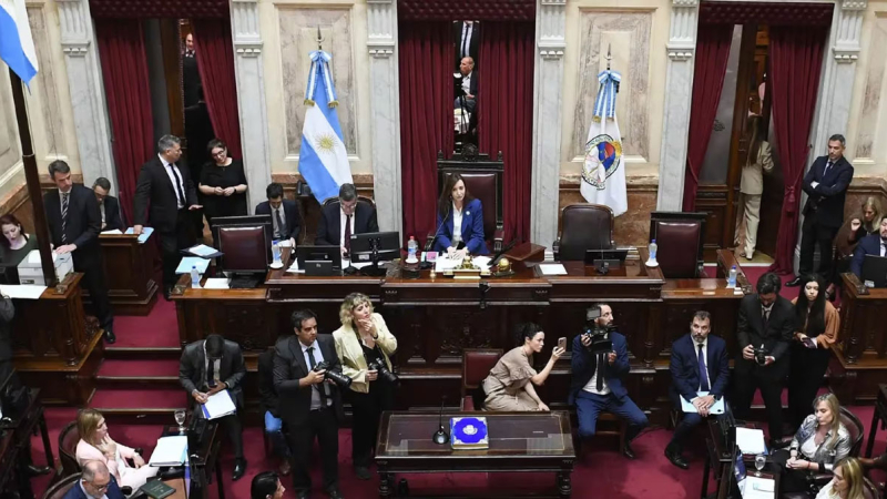 Los jefes de los bloques pidieron retrotraer el aumento en las dietas