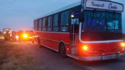 Conductor chaqueño embistió contra un ómnibus escolar: murió una de las adolescentes y hay 17 heridos