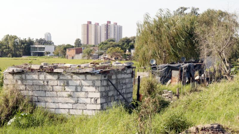 A 20 cuadras del microcentro se expone un duro cuadro social en la capital