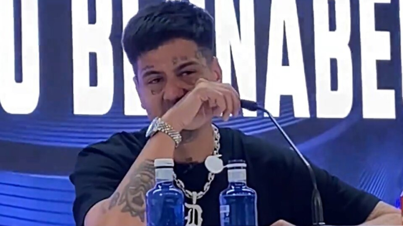 Duki entre lágrimas en la previa de su show en Madrid por una inesperada pregunta de su madre