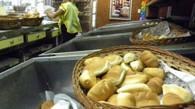 Pasaron de vender 1.500 panes de Viena diarios a 150 unidades cada dos días