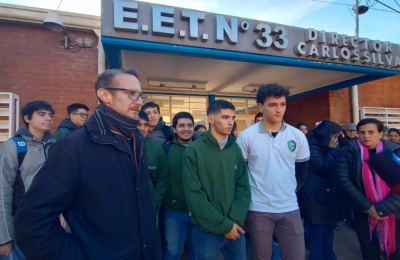 Abrazo comunitario a la Escuela 33 de Barranqueras, víctima de la inseguridad