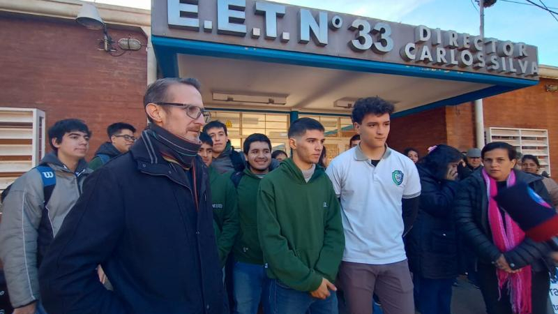 Abrazo comunitario a la Escuela 33 de Barranqueras, víctima de la inseguridad