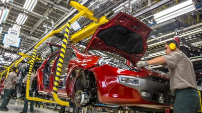 La producción de automóviles cayó un 40% frente a junio del 2023