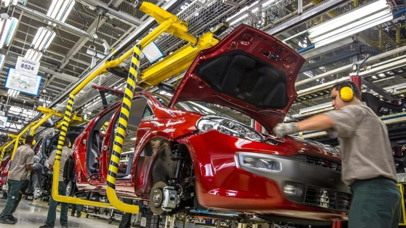La producción de automóviles cayó un 40% frente a junio del 2023
