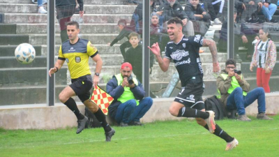For Ever hace fútbol con la cabeza puesta en Nueva Chicago