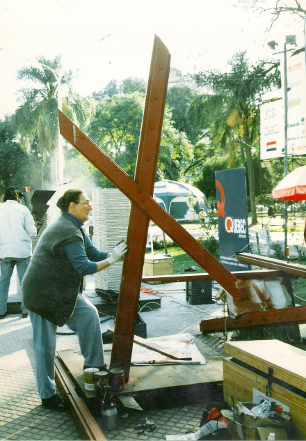 1997 Resistencia Bienal de Chaco MJ trabajando 8.jpeg